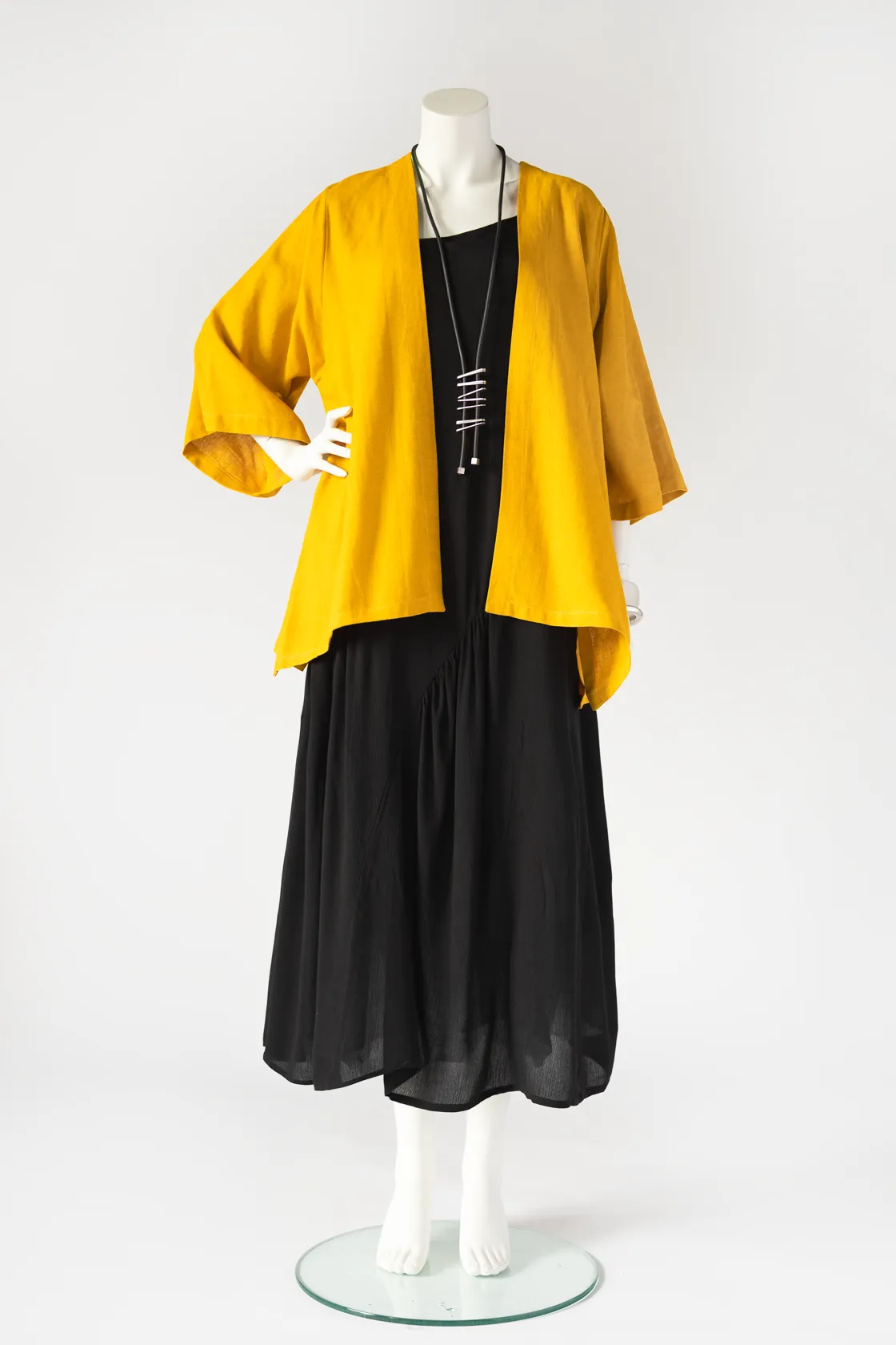 Chic Dress in Black Crinkle