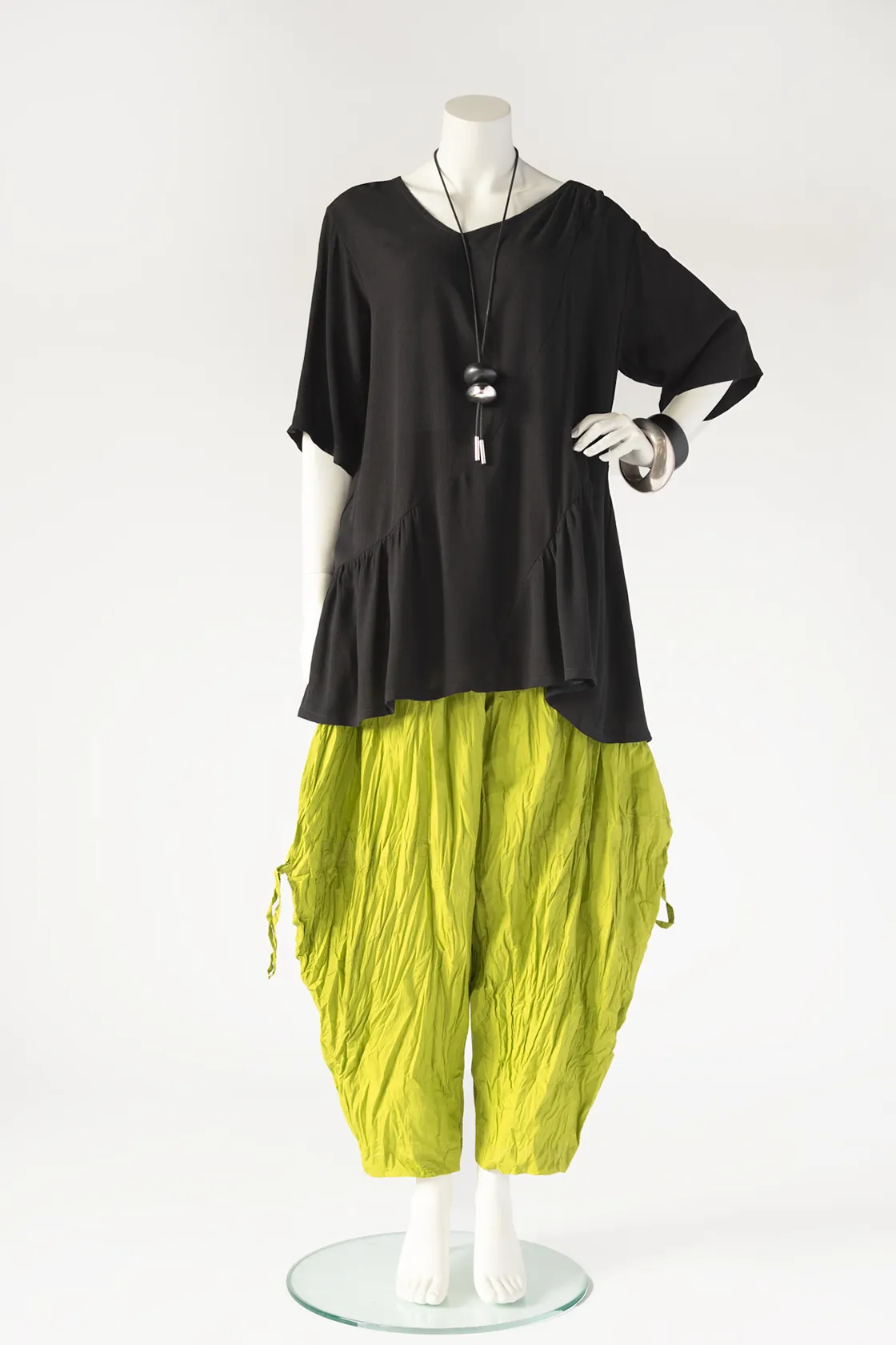 Chic Top in Black Crinkle