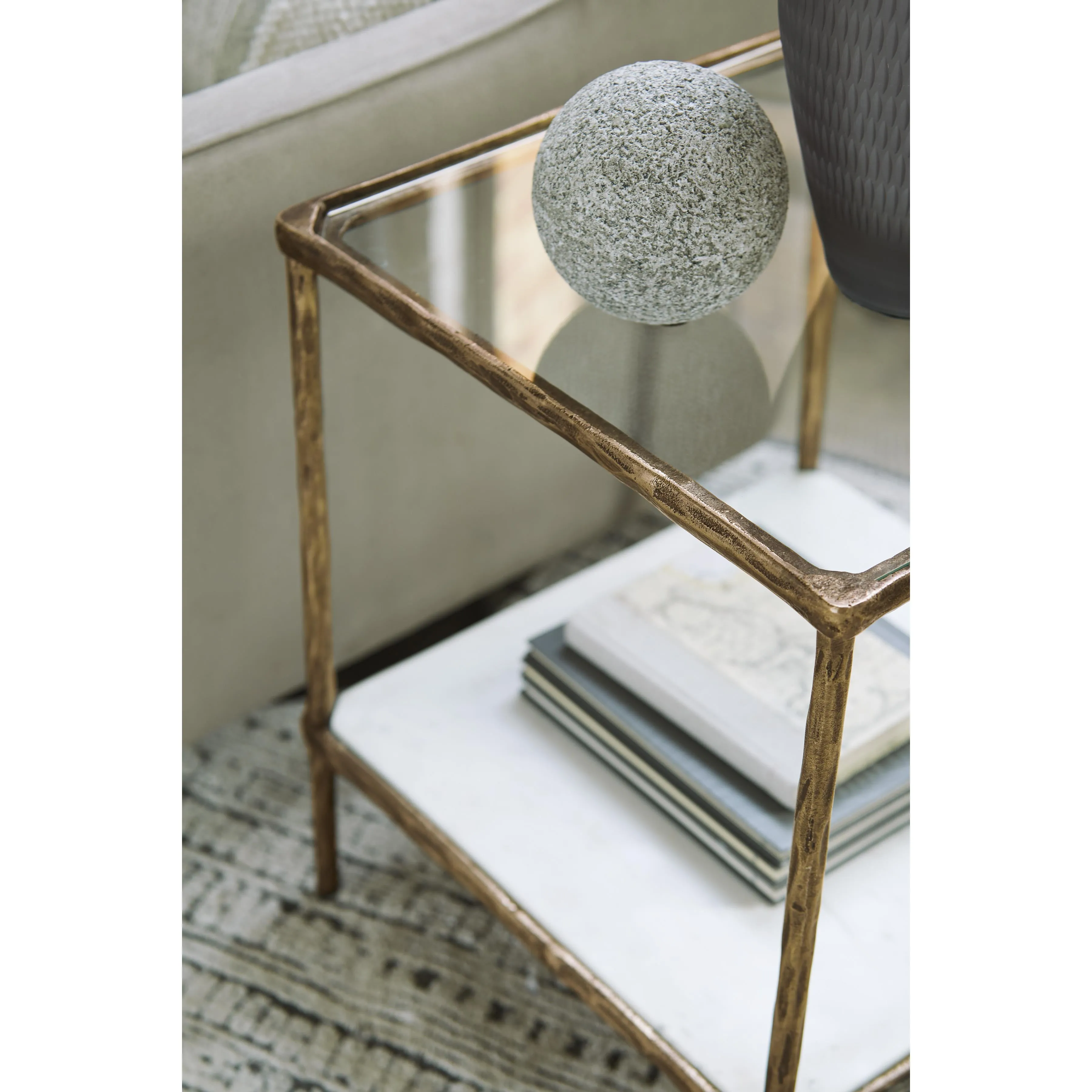 Signature Design by Ashley Ryandale Accent Table A4000442